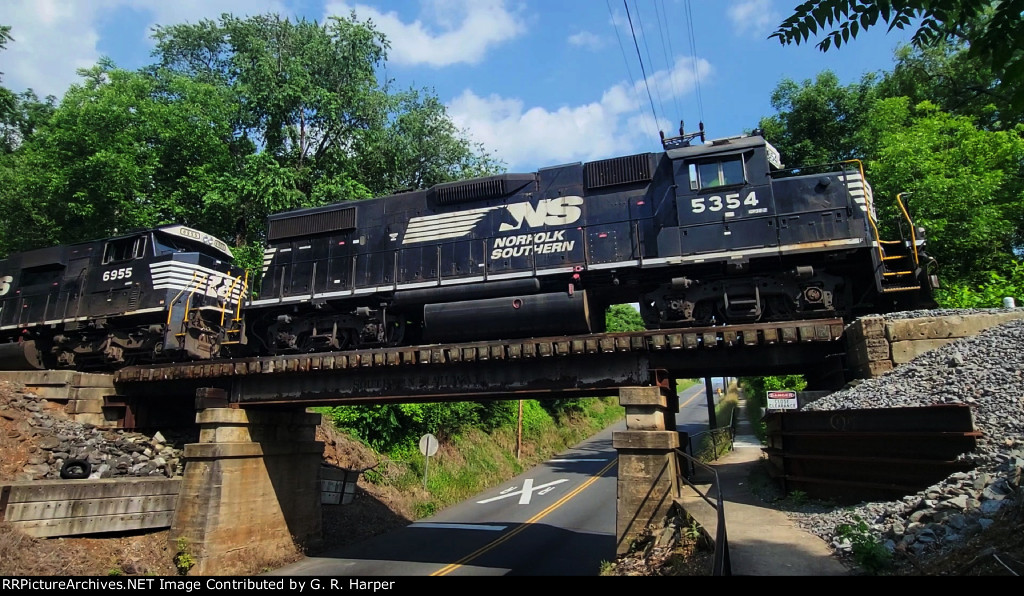 First of three lite units on E19 crosses over Campbell Ave. on the Old Main Line. after having delivered cars to the CSX in downtown Lynchburg.